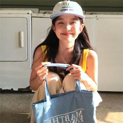 9顶假发的女孩